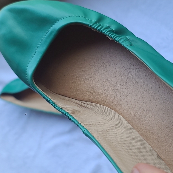 Tahari 8.5 Women's Green Flats - Picture 4 of 8